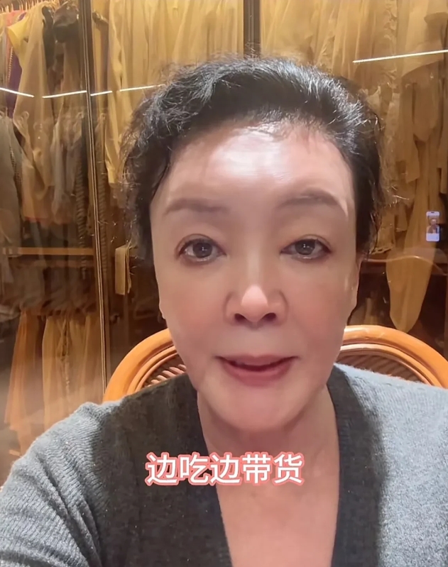 张兰的直播间出事了！

张兰直播间被停播24小时，原因是昨晚欣欣直播带货猪蹄时，