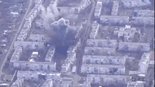 乌克兰战机利用一些航空炸弹，去打击俄罗斯军队在乌克兰的指挥所，一打一个准啊！这些