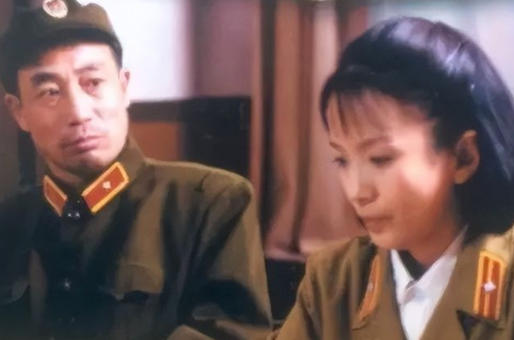孙海英在社交平台上再度发文，口口声声称：我们移民美国并不是不爱国，而是因为每次在