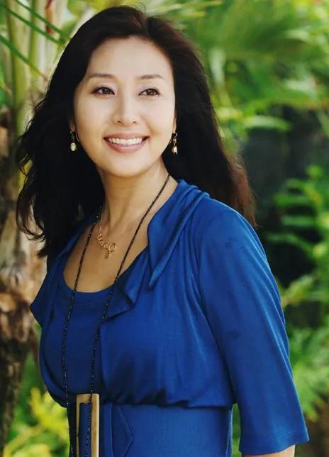 年轻时慧眼识珠嫁对人,如今61的她,早成韩国最幸福的权贵夫人!(韩国年轻演技派男演员是谁)-第4张图片-九妖电影 年轻时慧眼识珠嫁对人,如今61的她,早成韩国最幸福的权贵夫人!(韩国年轻演技派男演员是谁)-第4张图片-九妖电影
