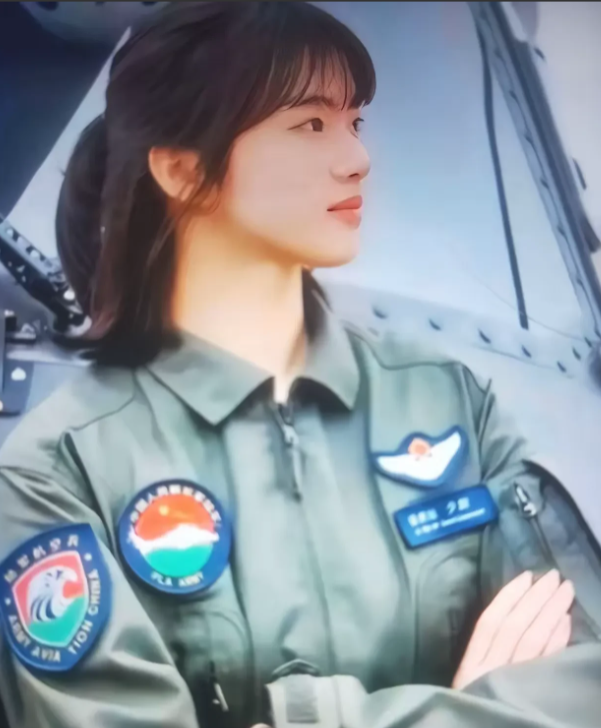 震撼航展！90后美女飞行员徐枫灿驾驭国产直 - 20直升机，实力演绎巾帼英雄传奇
