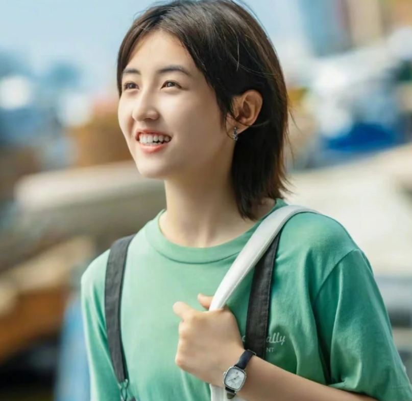 张子枫：从唐山大地震的小演员到今日的明星