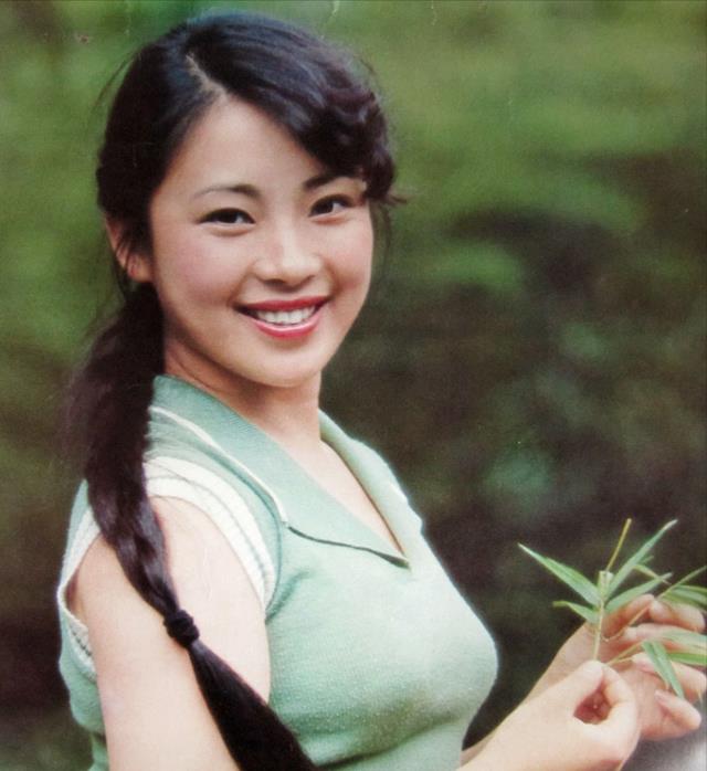 61岁李连杰现身新加坡法会，面相怪异脸色发黑，多年修行未有正果（李连杰什么时候加入的新加坡国籍）-第13张图片-九妖电影