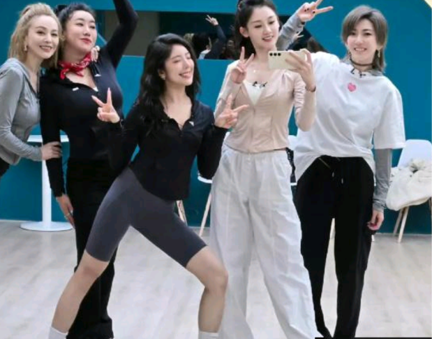 无论怎么看，苗苗都是最漂亮的