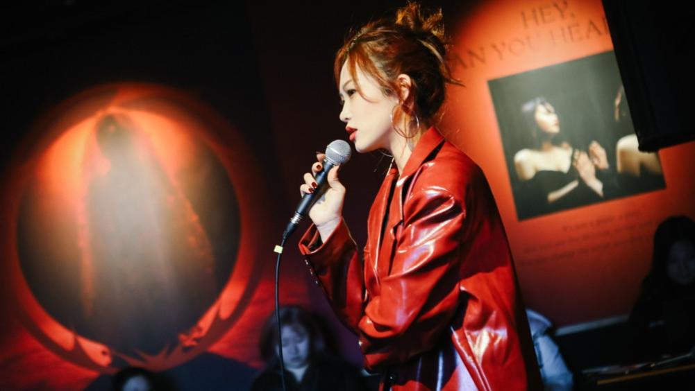 沉浸式踏入猩红宇宙，陈婧霏新专试听会打造美学时空