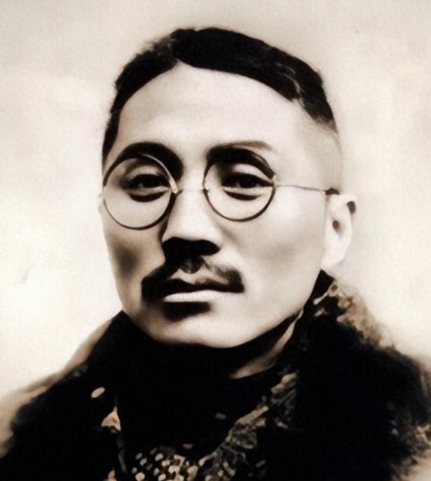 1932年的一天，戴笠获知王亚樵在上海的住址后，带着大批特务破门而入。
当戴笠走