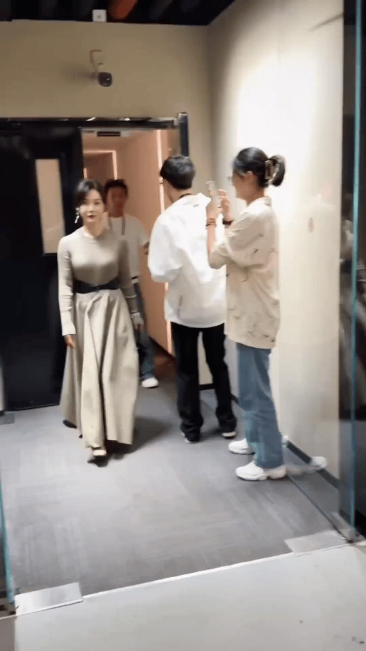 陈数的腰谁懂啊，年近50了，多少人能做到
才貌双绝的陈数人妻天花板真是便宜赵胤胤