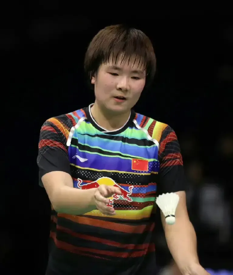 何冰娇宣布要退役了，三大意外反转引发热议！

1、哇塞！她刚提交退役申请，女单排