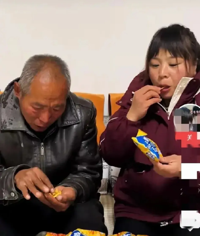 农哥竟彻底和丹丹停止合作！
这年头，流量就是王道，农哥带货初期一直把鹏鹏放首位。