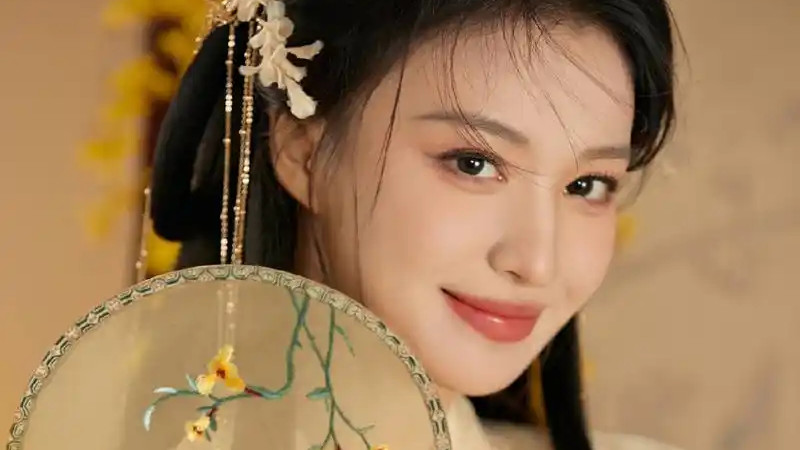 王楚然: 95颜霸小花，可纯可欲太顶啦！