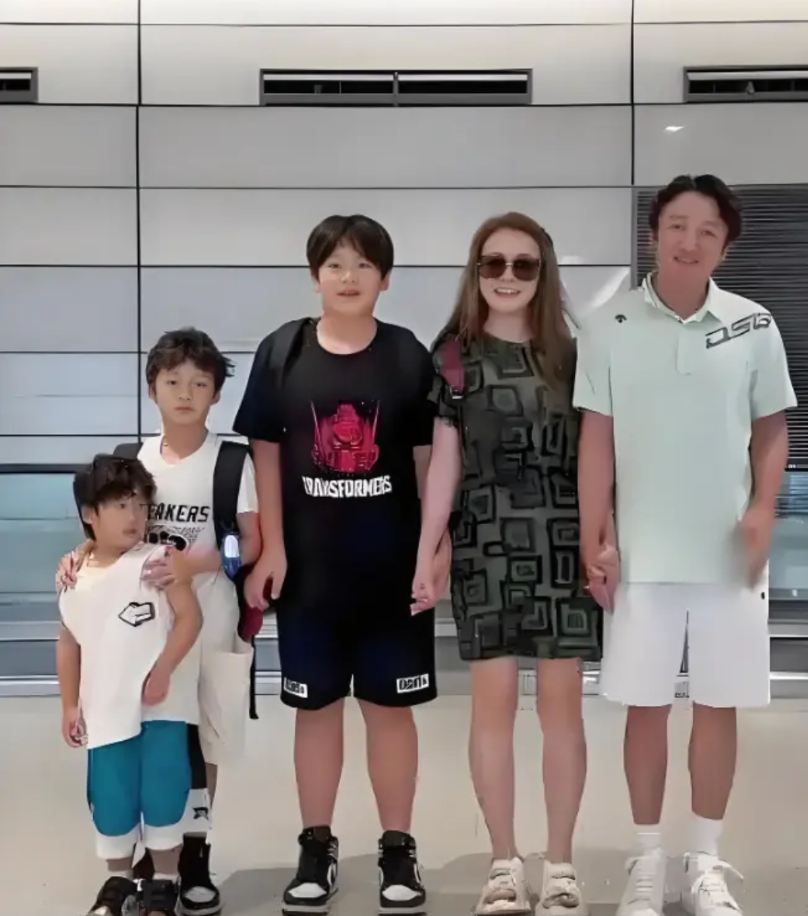 冉莹颖最担心的事情终于发生了！现如今，看着二儿子明显地偏矮，短得让人心疼！邹明浩