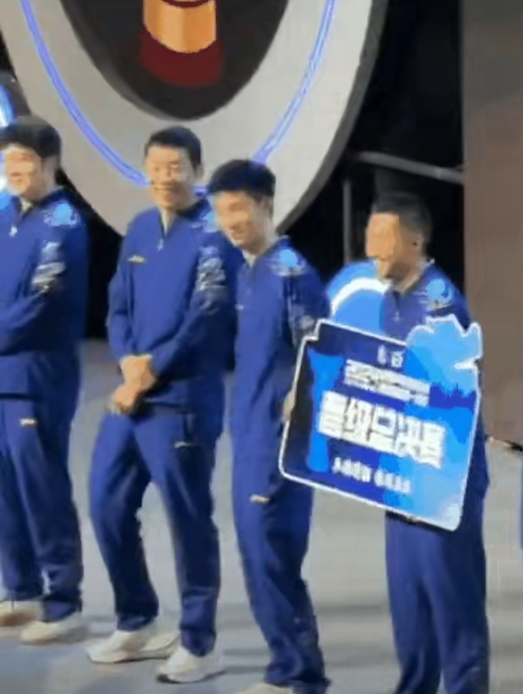 握手时许昕被“忽略”