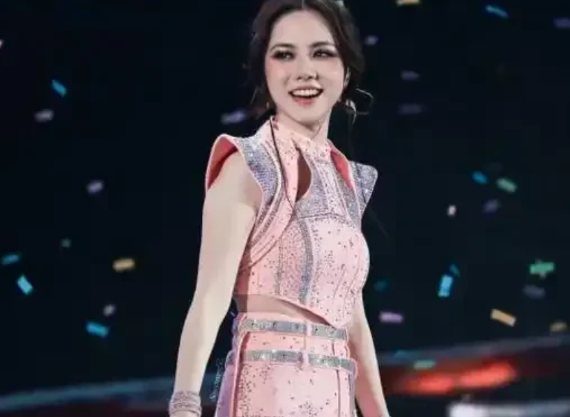 擅长唱高音的15位女歌手:
第一:   邓紫棋
第二:   韩红
第三：黄绮珊