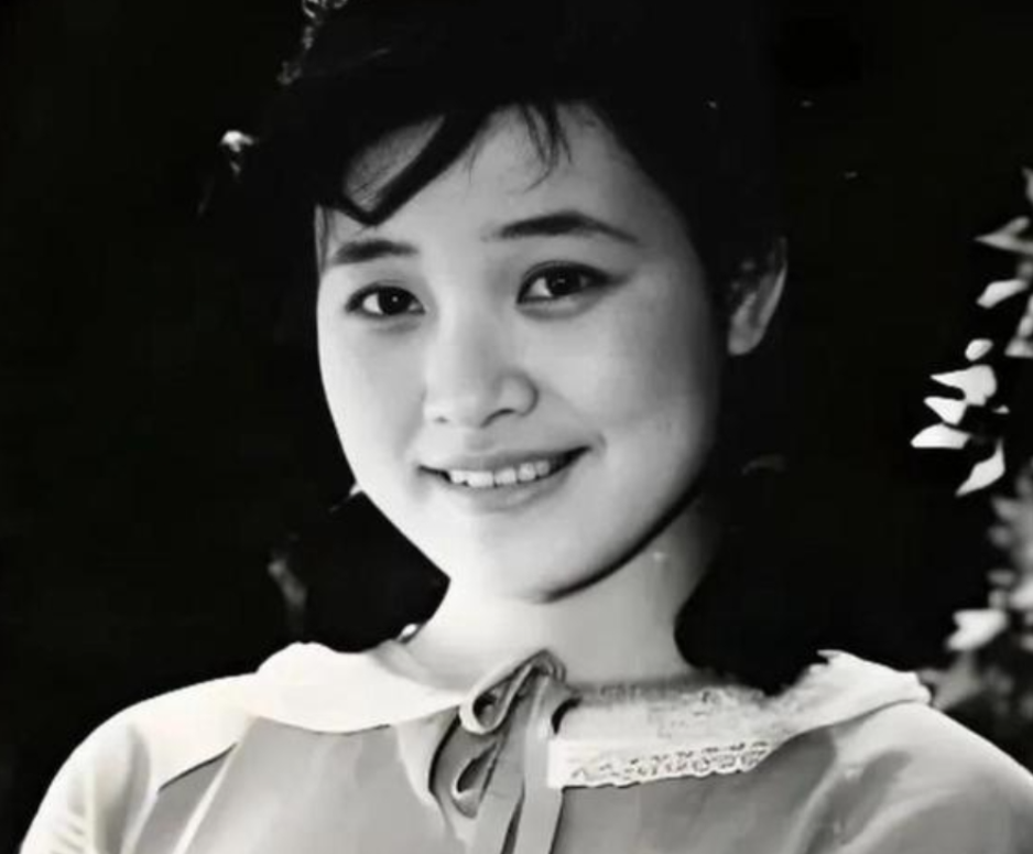 1971年，女知青宋梅为报村民救命之恩，就嫁给了他。谁料，新婚之夜，她却被眼前的
