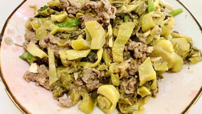 酸菜炒牛肉片的家常做法，口味微辣，原汁原味，非常下饭！