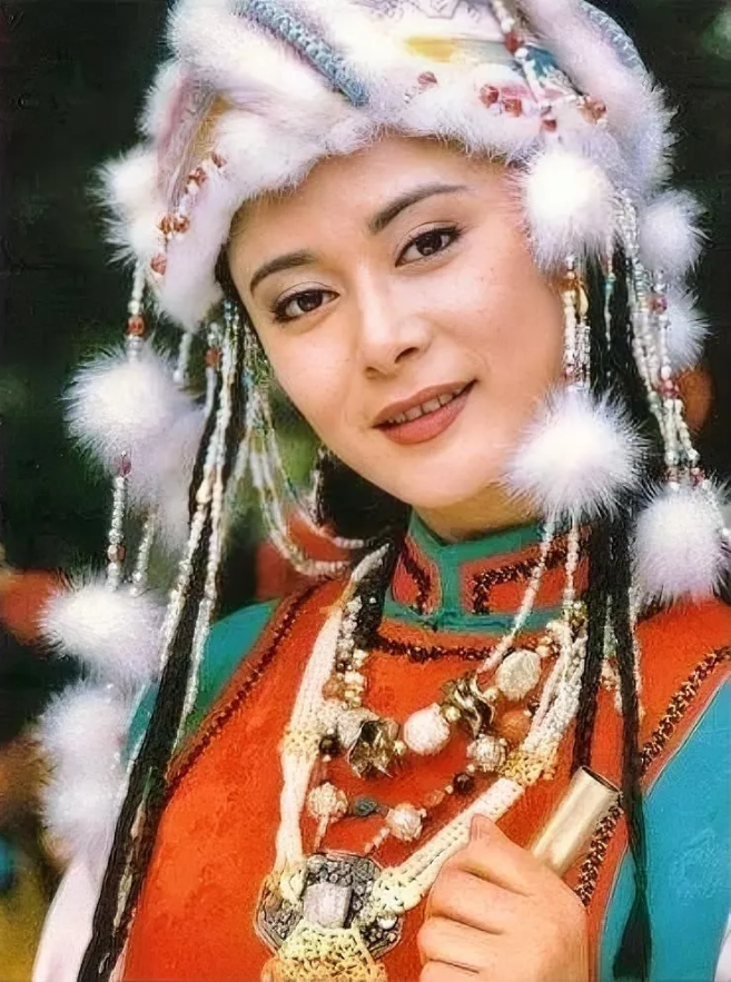 演员，张恒说，本来，还珠第二部，导演想加一场，我和尔泰抱着孩子回来的戏，后来又觉