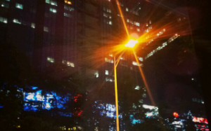 他眼含深情对我说：昨天没有回应你，是我不想乘人之危，我想在你清醒时候告诉你，我爱你。