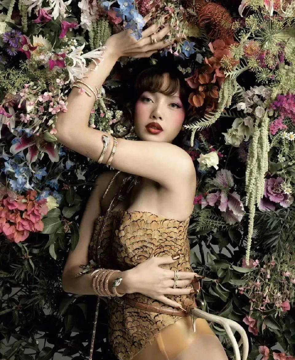 Lisa和lv三公子的感情真的好迷
说不好，又谈了三年，感情稳定，隔三差五在巴黎