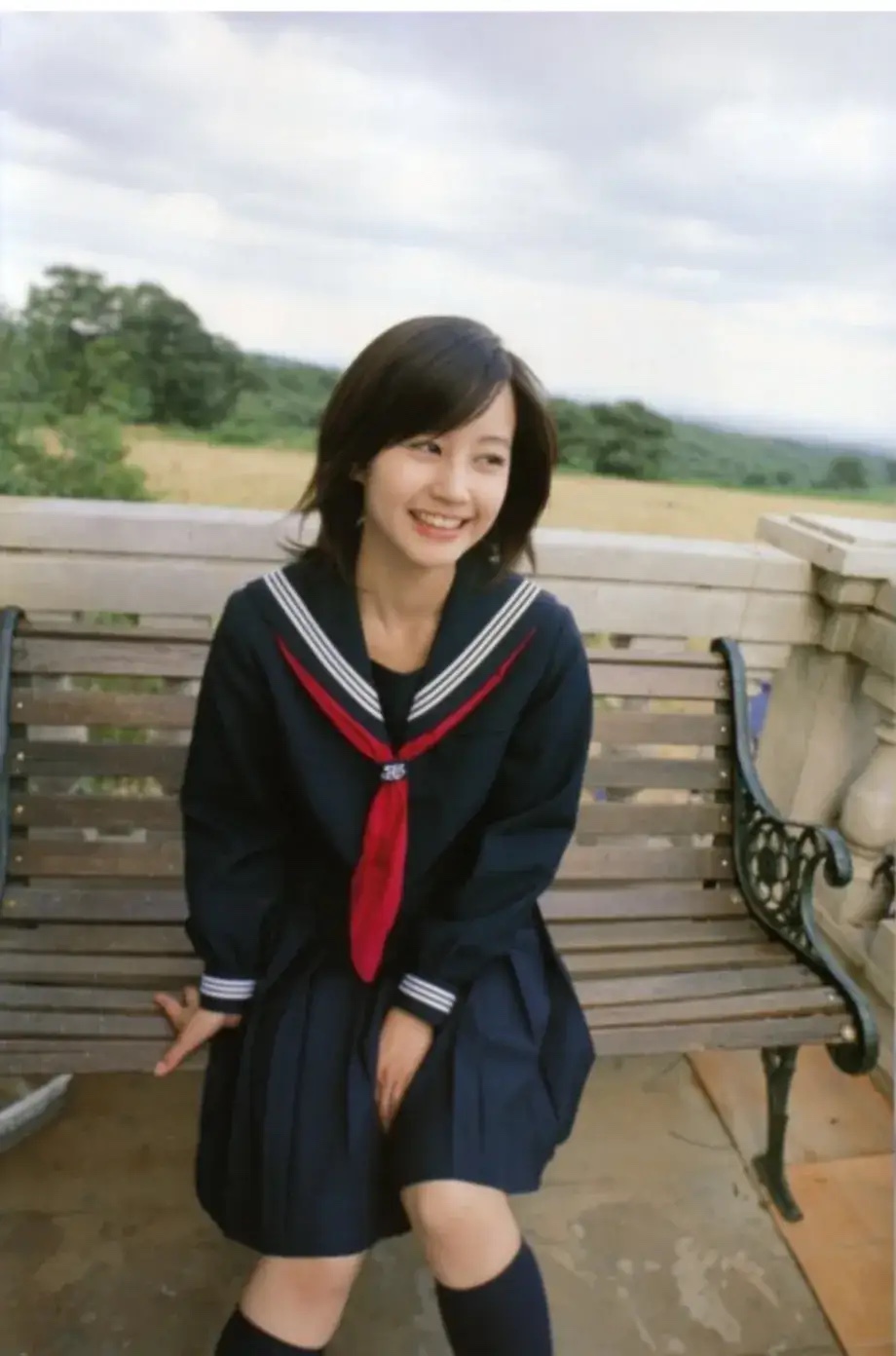 虽然日本水手服很好看，但盲目模仿也不可取，红领巾有红领巾的意义，水手服有水手服的