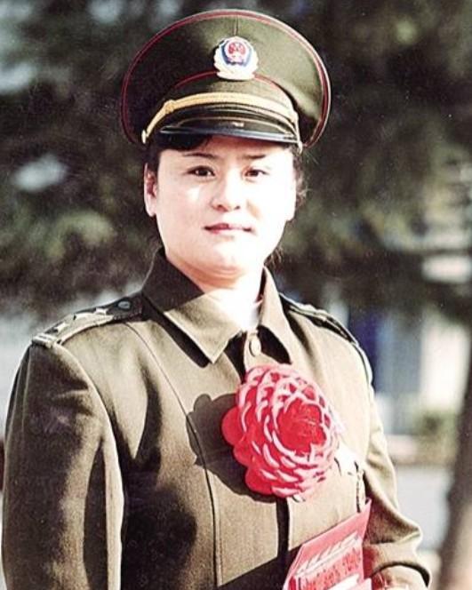 女警察王玉荣的英勇事迹: 英勇无畏的坚守