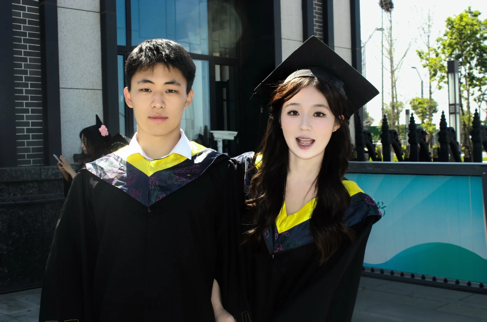 发朋友圈选哪张最好！
毕业啦🎓