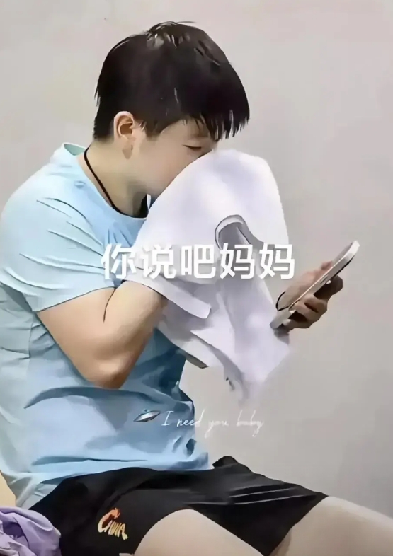 看到这一幕泪目了，“儿行千里母担忧，娘想儿来泪双流”，说的一点没错，莎莎休息的间