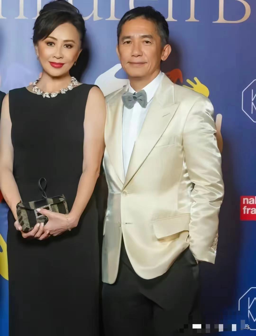 刘嘉玲和老公梁朝伟是圈内比较有话题度的明星夫妻，这两位出道时间长，咖位都不小，就