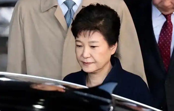 回顾朴槿惠牢狱生活：7名女警24小时看守不在公共区洗澡不见家人