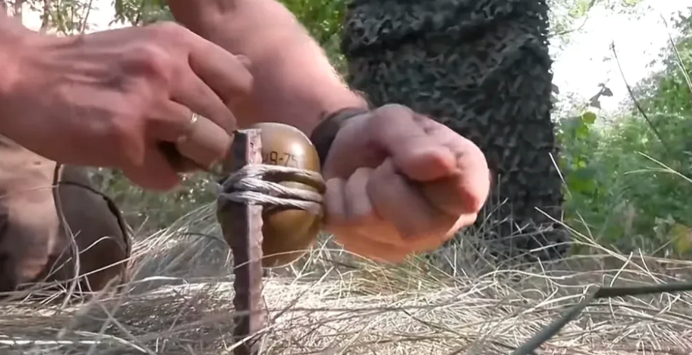 前两天因为中情局搞的骚乱被迫乘直升机去印度的孟加拉女总理回国了，而且是夹道欢迎，