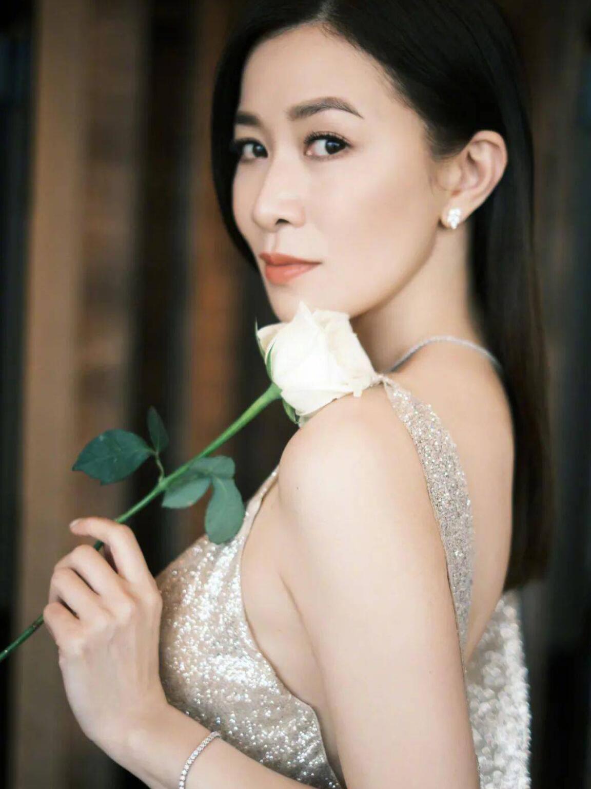 佘诗曼：爱或许是港湾，但绝不是唯一地依靠