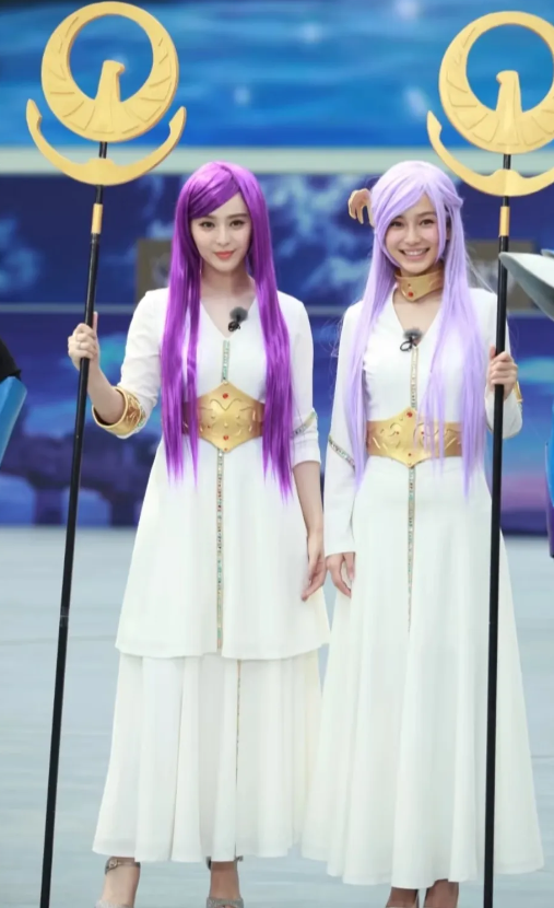 这样看，杨颖的身高168应该是有的，因为身高168的冰冰姐和她站一起差不多高，虽