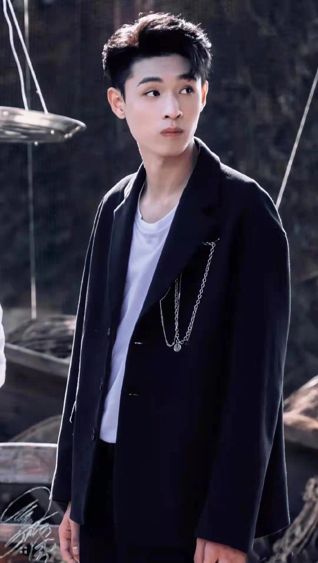 言行魅力：探秦霄贤的成功密码