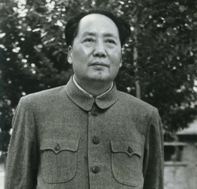 1953年，毛主席问秦基伟：上甘岭之战，你干的不错，我这儿也没有什么好货，请你抽