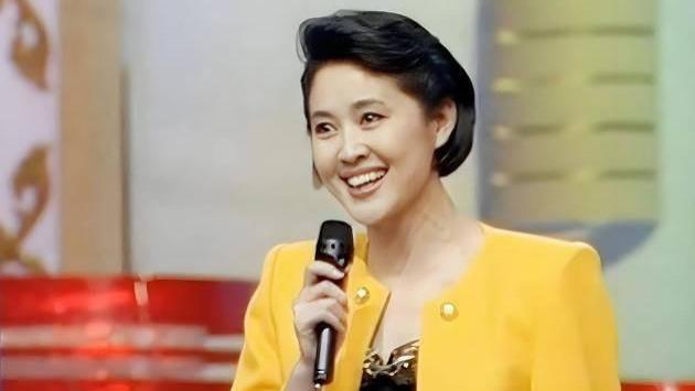 他是倪萍儿子的亲生父亲，身价过亿却在儿子患病时，抛下他们跑路