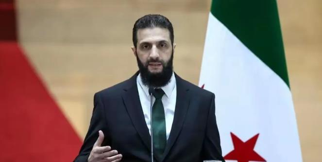 叙利亚新政府领导人朱拉尼真的笑到了最后，不仅武装统一了叙利亚，让各武装派别放下武