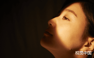 在家人面前露富，就是找死