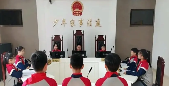 昨天一天的信息都是关于三个小恶魔被依法追究责任的信息。看后，我也想说说自己的看法