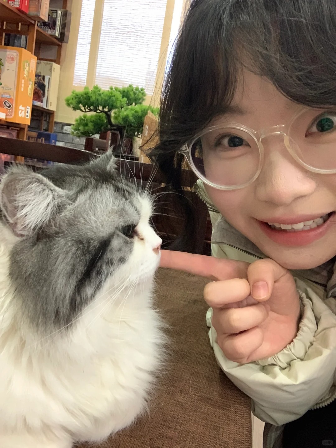 家人们帮选一张光荣榜照片！！！
谢谢大家俺选不出来，我们学校会给你截得只剩一个头