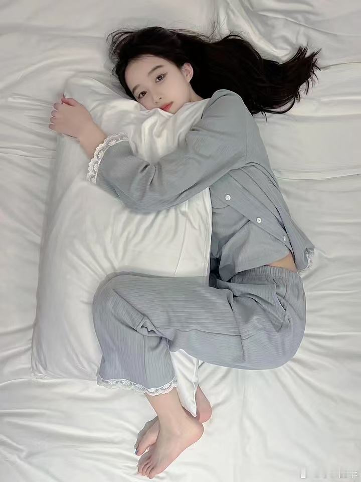 大哥出差了我又来看嫂子了哈哈哈哈哈