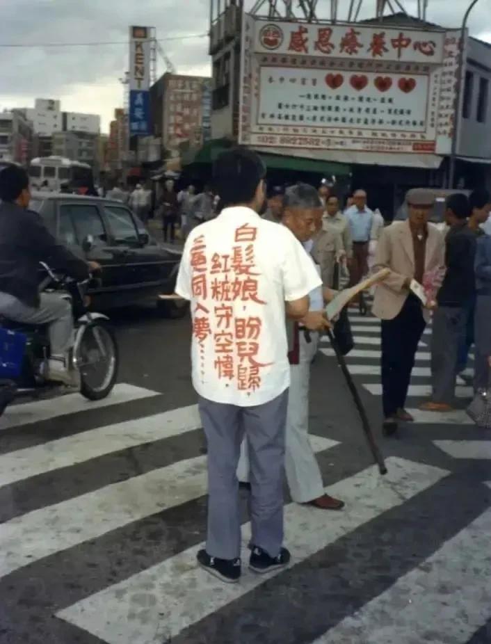 薛家岛是当时国民党军撤退前的一个很大的据点。1949年6月，国民党军开始在岛上抓