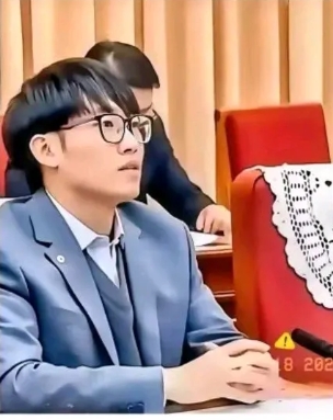 国安部门应该介入，并且3年之内不得出国。deepseek现已经属于绝密级别的了，