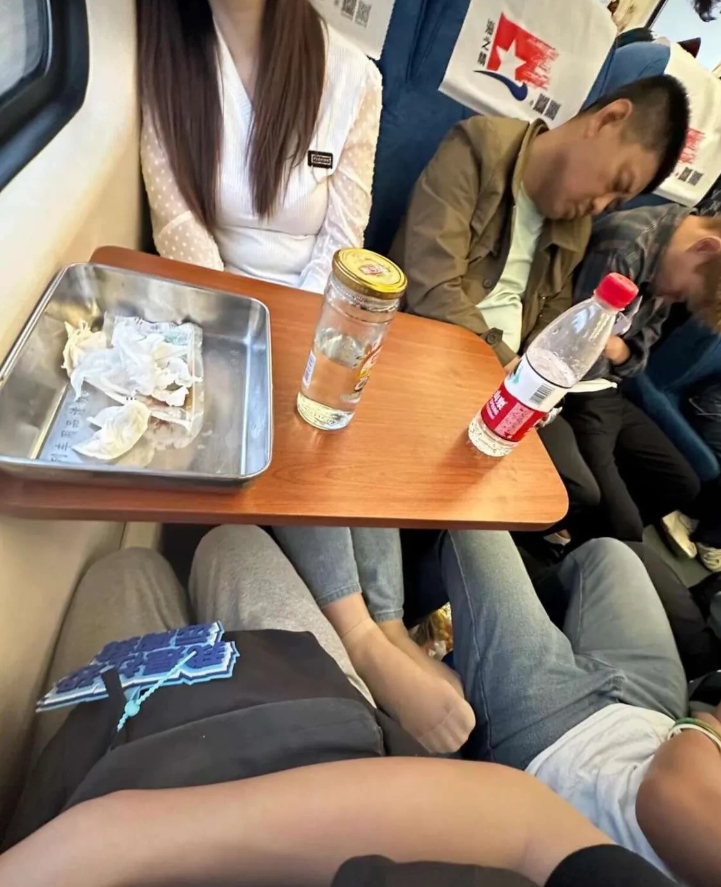火车上遇到这种情况，你会怎么办？