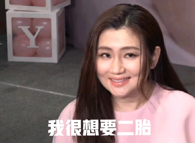 台湾女星Selina引发热议！
4月27日，Selina突然引发了热议，只因为她