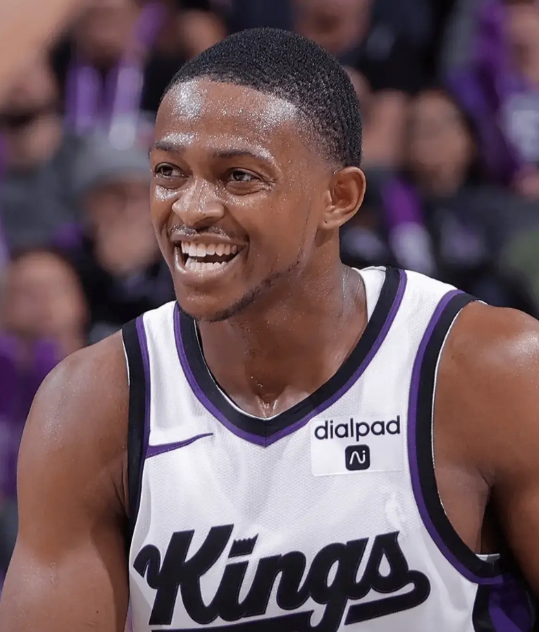 福克斯加盟马刺，谁最高兴？

1、最高兴——福克斯
能跟文班亚马搭档…何止是高兴