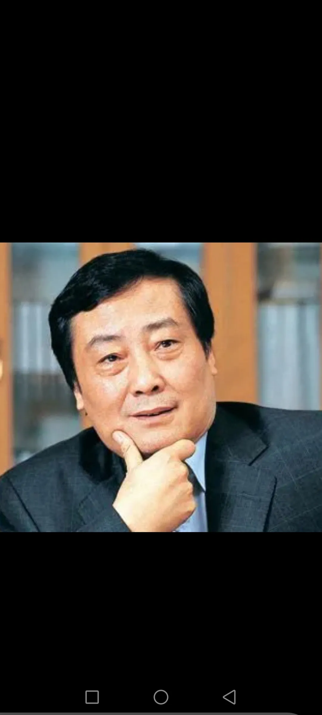 大哥在哇哈哈从36岁干到现在的53岁。由于口罩原因这几年不景气，他年龄比较大了，