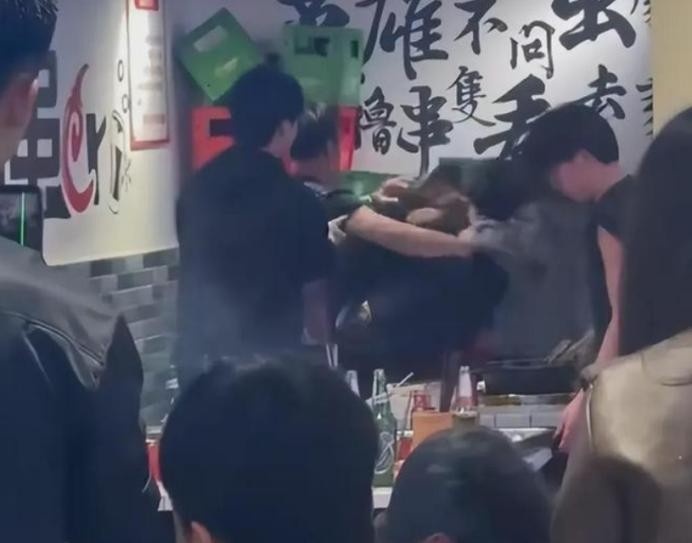 辽宁发生了一起闹剧，因为朋友间的口无遮拦差点酿成大祸。事情发生在2021年，孟浩
