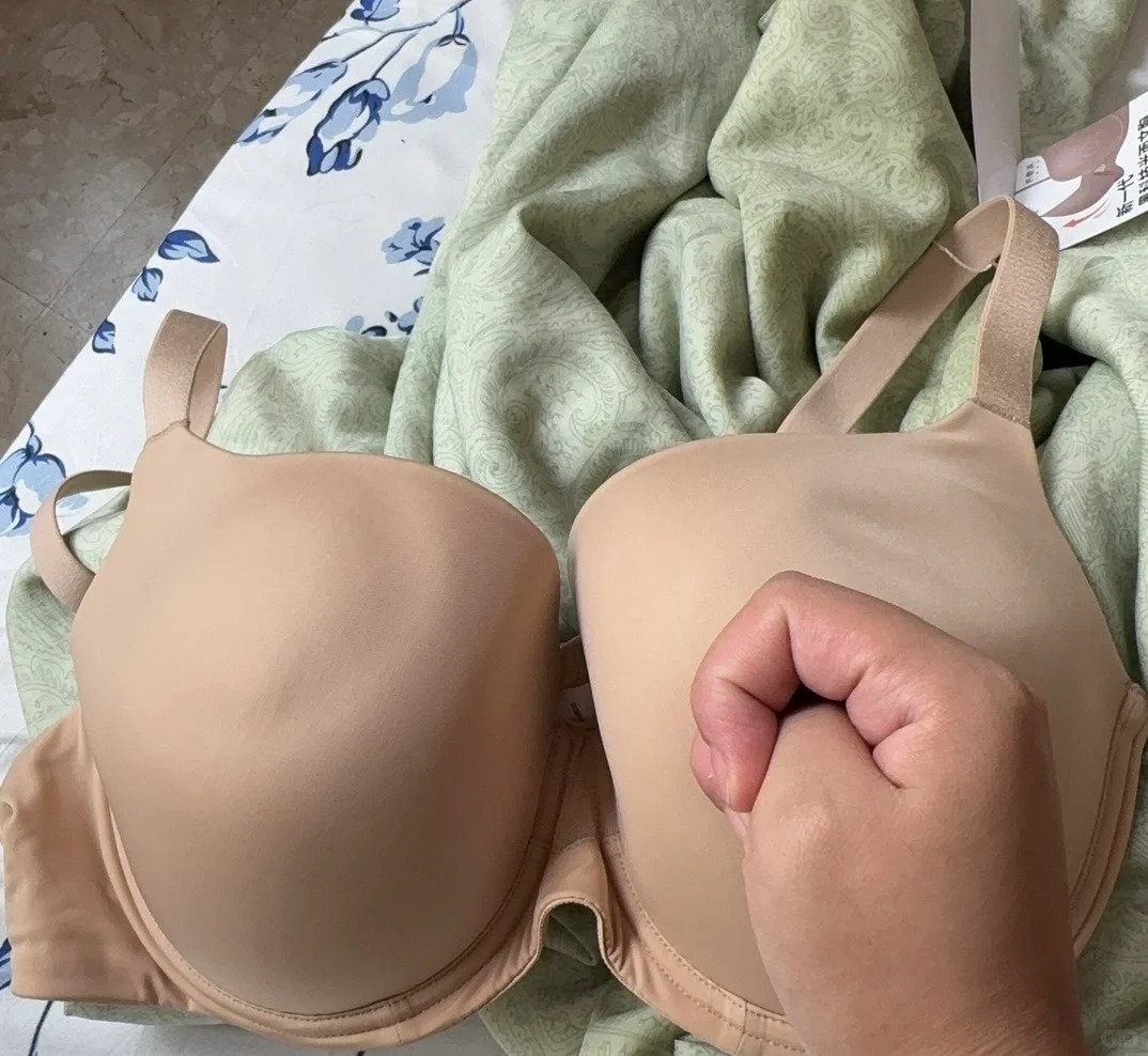 气的我肚子疼
打开包装一看：这么大肯定不会小了
试穿之后：小了#内衣#大码内衣