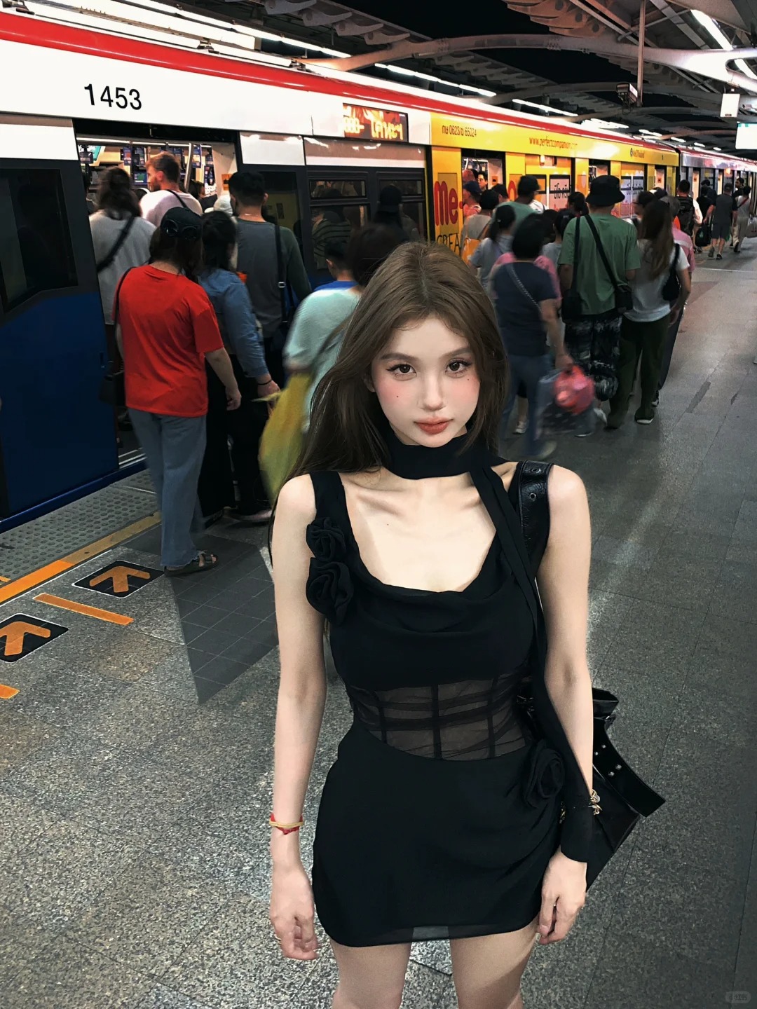 被问爆了的小黑裙！
老婆们 红色还是黑色？
啊啊啊啊啊我都喜欢hhhhh