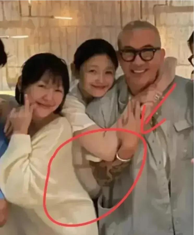 大曲线对光头的爱，真是惊人啊！

她人生最后一笔支付，给光头买了37件衬衫！
