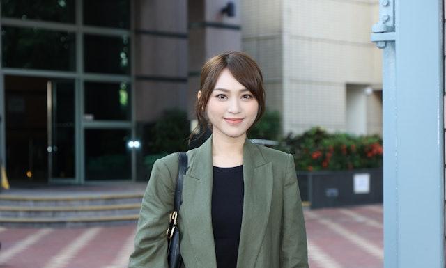 日前林颖彤在IG限时动态上载了一张开工照，并写道：「日日拍，好多个钟无瞓觉，#我